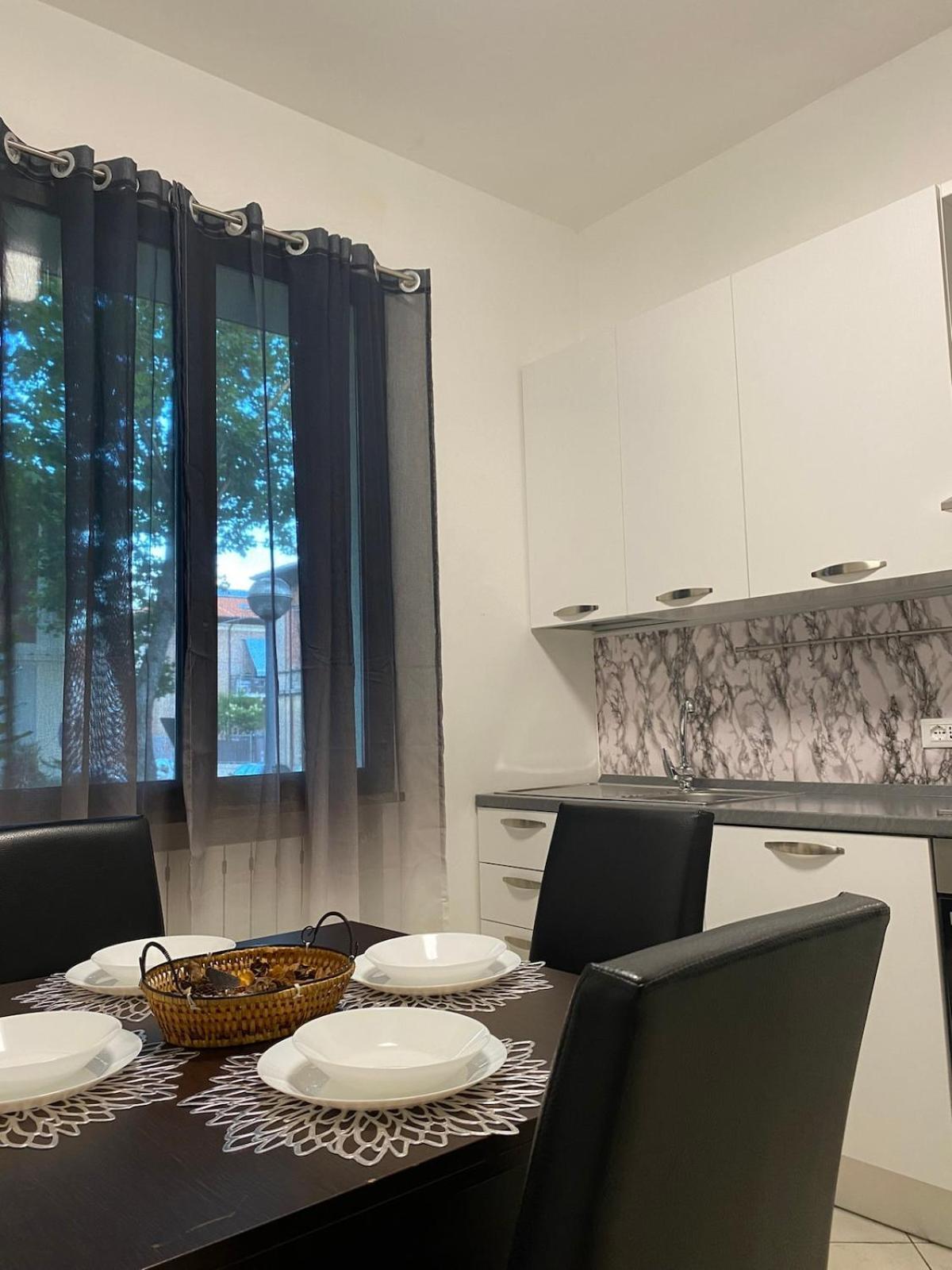 Ampio Appartamento In Posizione Strategica Rimini Exteriör bild